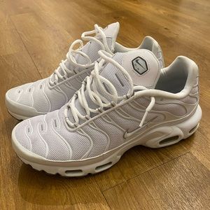 White Nike Air Max Plus Running